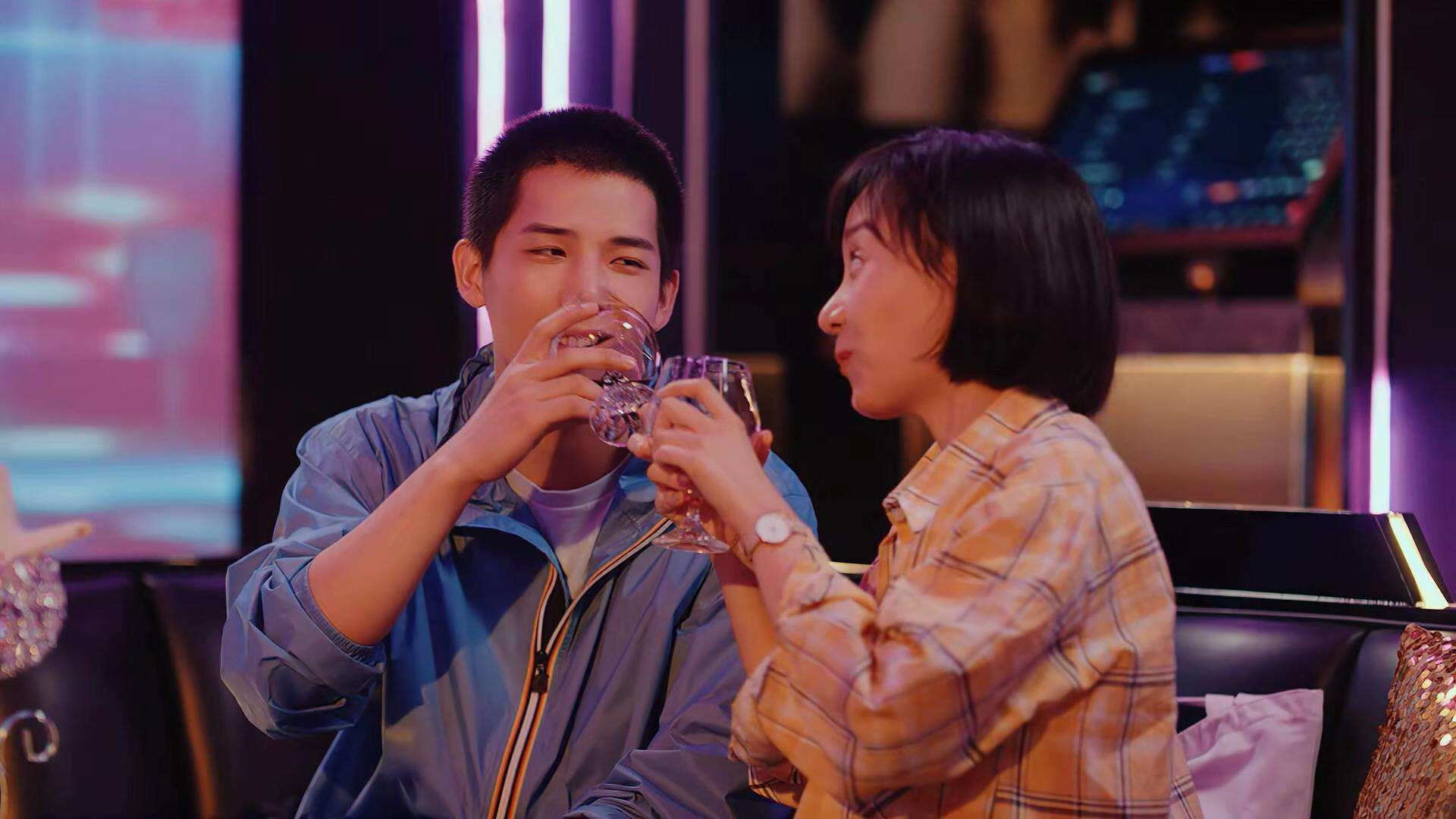 足球历史球星纪念活动在多地同步开展,足球历史明星