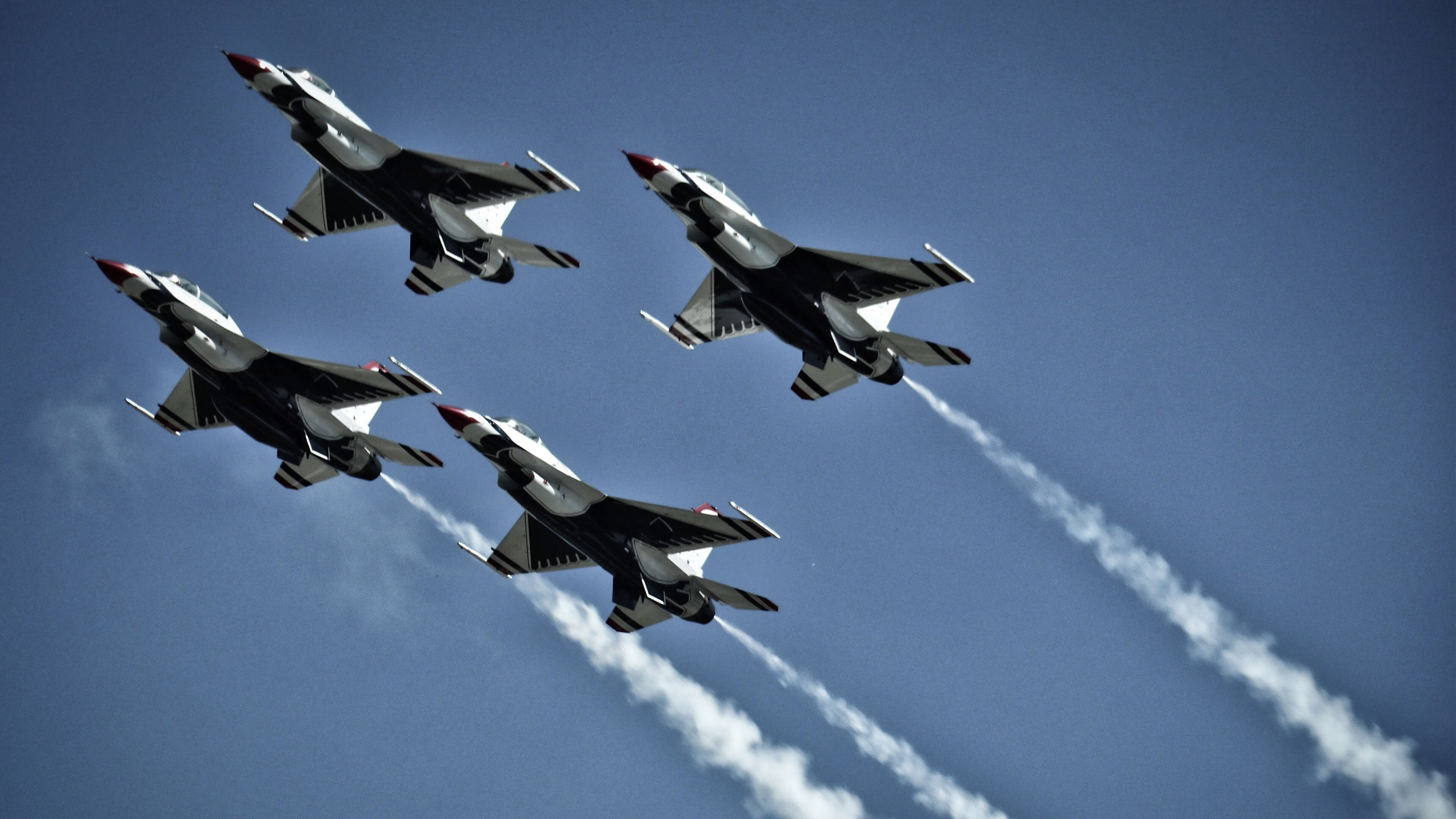 接力换人策略灵活,赛前部署细致,接力切换